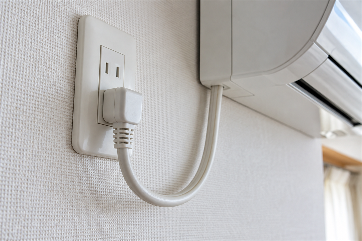 壁コンセントとエアコンの電源プラグ・コード